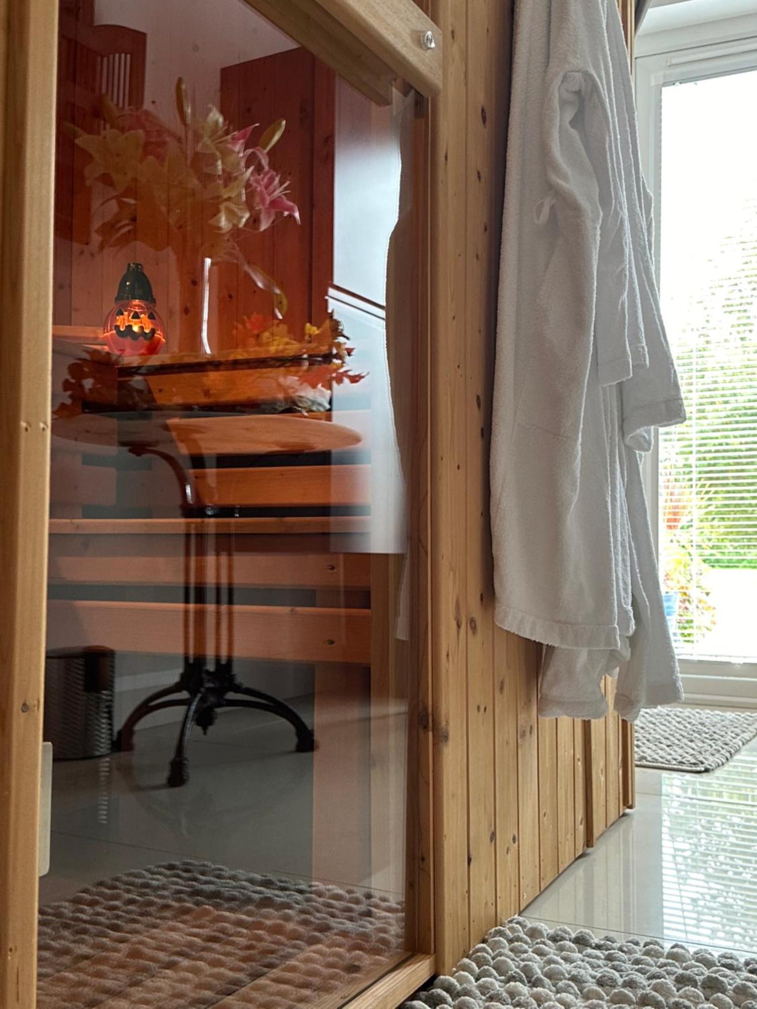 Forest Path Luxury Studio Apartment With Large Bedroom Bathroom And Sauna Sleeps Up To 4 Ballynahinch Dış mekan fotoğraf